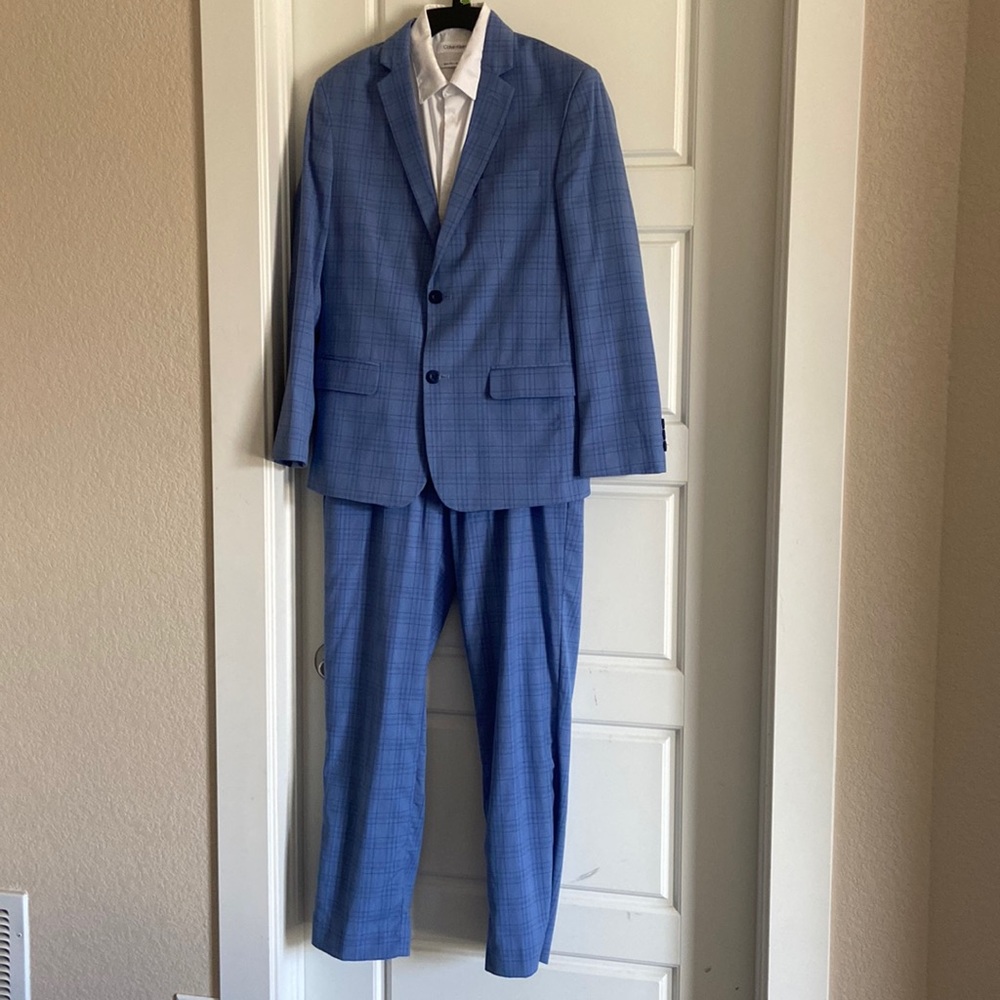 Calvin Klein boys suit. Slim fit and stretch